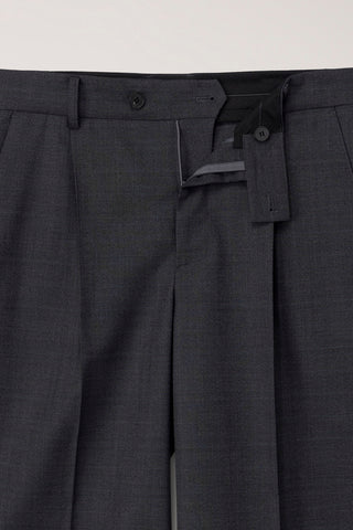 PLEATED BERMUDA SHORTS GREY