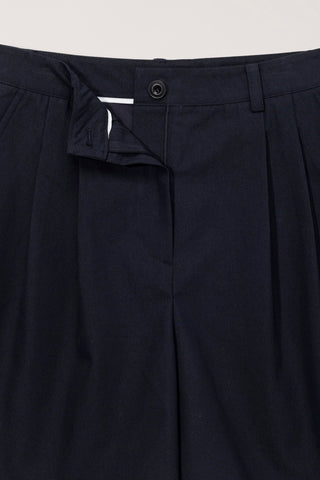 DOUBLE PLEATED BERMUDA SHORTS NAVY