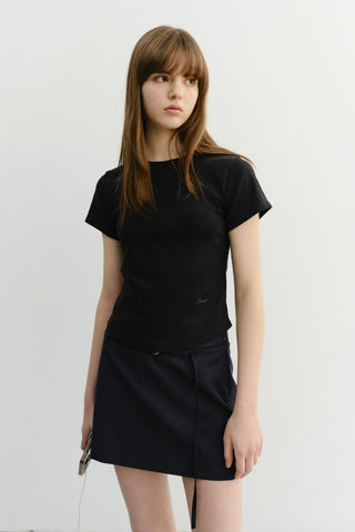 CURVED HEM SLIM TOP BLACK
