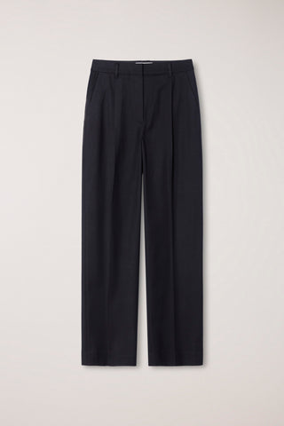 PLEATED SEMI-WIDE SLACKS BLACK