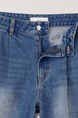 PLEATED BERMUDA DENIM SHORTS CLASSIC BLUE