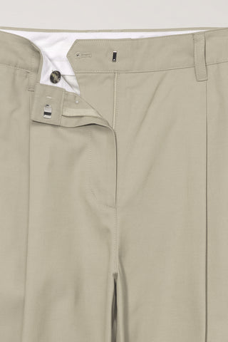 PLEATED CHINO SLACKS CLASSIC BEIGE