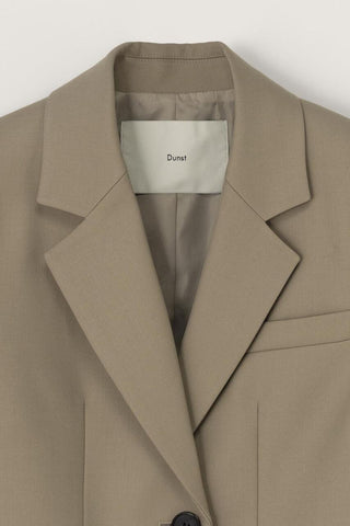 ESSENTIAL 2 BUTTON WOOL BLAZER SAND BEIGE