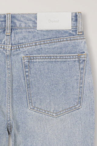 ESSENTIAL SEMI BOOT-CUT JEANS LIGHT BLUE