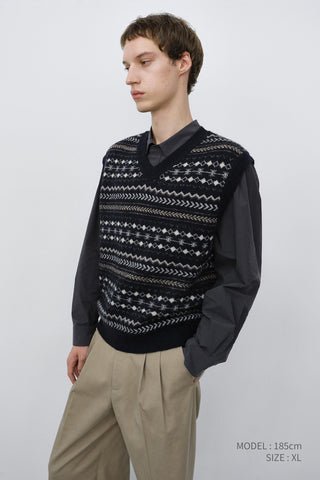 UNISEX CRAFTED V-NECK KNIT VEST NAVY