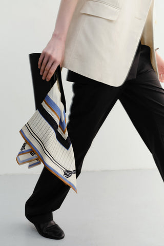 LINEAR FRAME SCARF CREAM NAVY