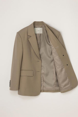 ESSENTIAL 2 BUTTON WOOL BLAZER SAND BEIGE