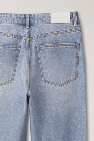 SEMI FLARED JEANS LIGHT BLUE