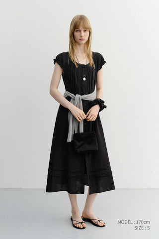 SLEEVELESS SHIRRING DRESS BLACK