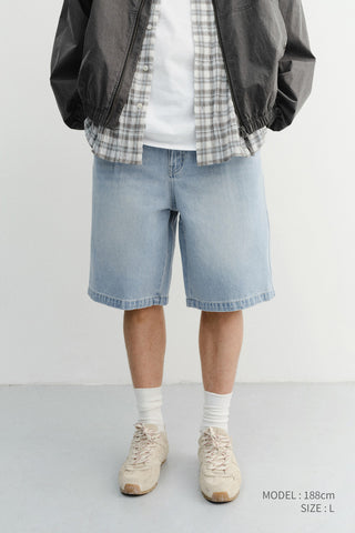 PLEATED BERMUDA DENIM SHORTS LIGHT BLUE