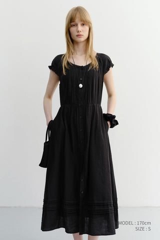 SLEEVELESS SHIRRING DRESS BLACK