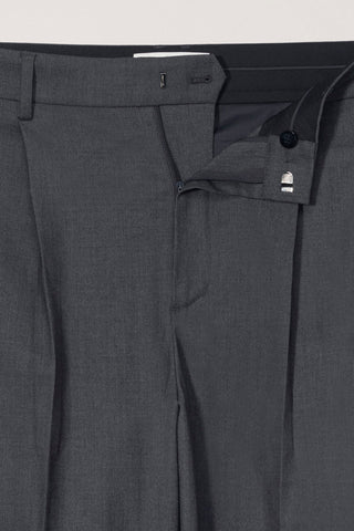 PLEATED SEMI-WIDE SLACKS CHARCOAL GREY