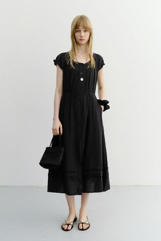 SLEEVELESS SHIRRING DRESS BLACK