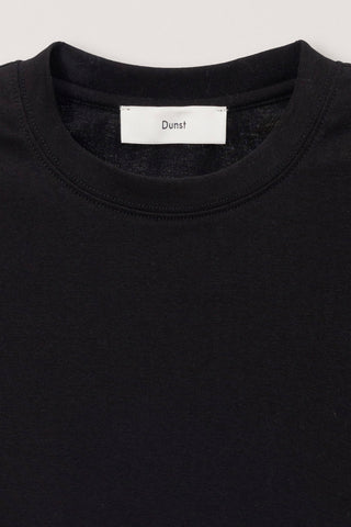 CURVED HEM SLIM TOP BLACK