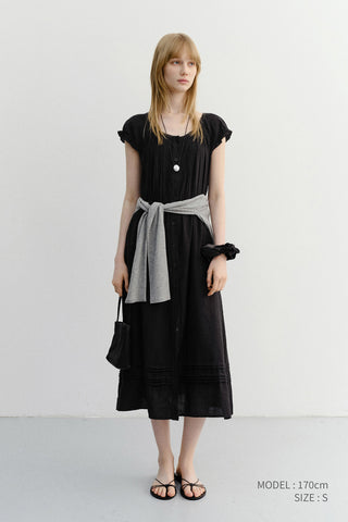 SLEEVELESS SHIRRING DRESS BLACK