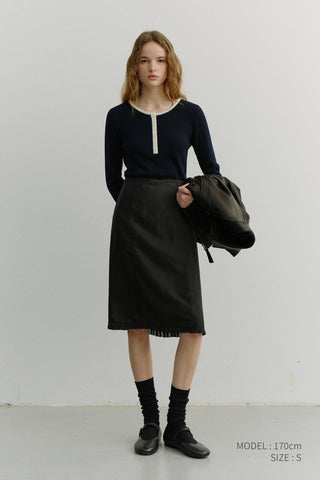 BUTTONED ROUND-NECK KNIT TOP NAVY