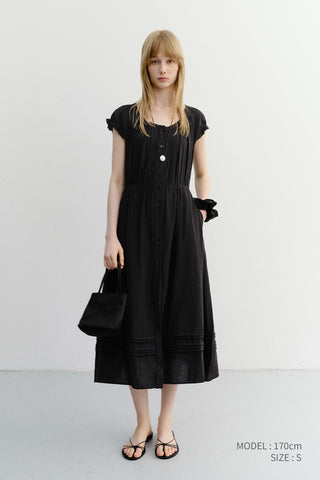 SLEEVELESS SHIRRING DRESS BLACK