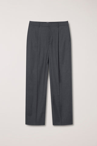 PLEATED SEMI-WIDE SLACKS CHARCOAL GREY