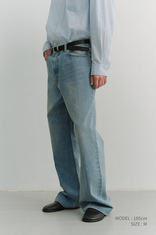 SEMI FLARED JEANS LIGHT BLUE