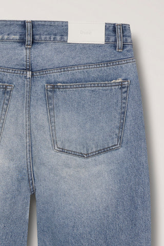 ESSENTIAL LOOSE JEANS LIGHT BLUE