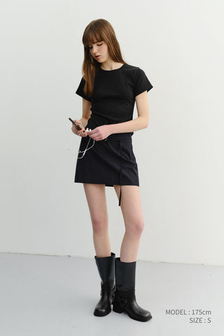CURVED HEM SLIM TOP BLACK