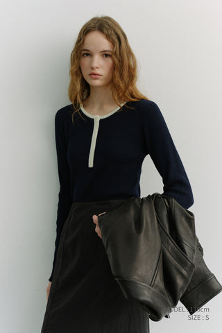BUTTONED ROUND-NECK KNIT TOP NAVY