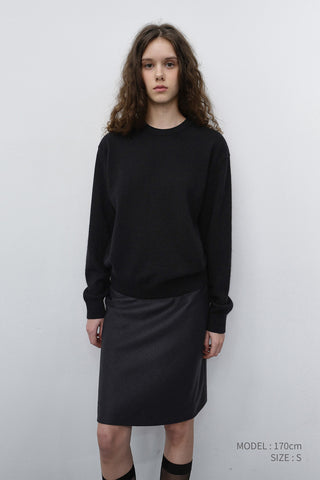 UNISEX ESSENTIAL CREWNECK SWEATER BLACK