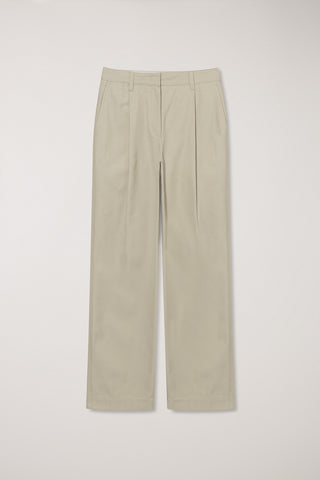 PLEATED CHINO SLACKS CLASSIC BEIGE