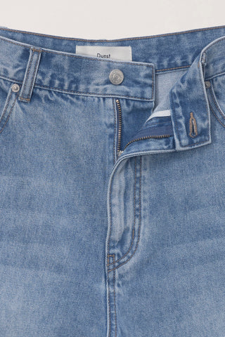 CLASSIC BAGGY DENIM SHORTS LIGHT BLUE