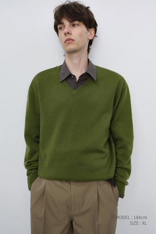 UNISEX CASHMERE V-NECK SWEATER OLIVE GREEN