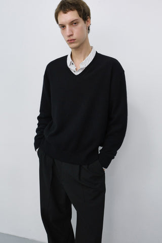 UNISEX CASHMERE V-NECK SWEATER BLACK