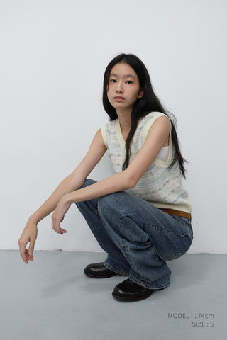 UNISEX CRAFTED V-NECK KNIT VEST CREAM