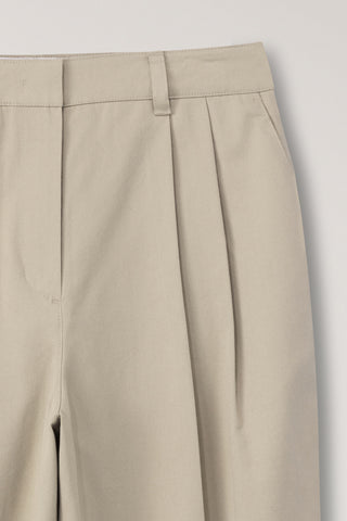 DOUBLE PLEATED CHINO SLACKS BEIGE