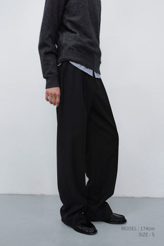 PLEATED SEMI-WIDE SLACKS BLACK