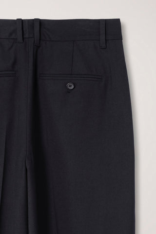 PLEATED SEMI-WIDE SLACKS BLACK
