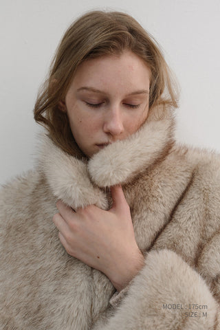 [SULLYOON PICK] CROPPED FUR JACKET GREYISH BEIGE