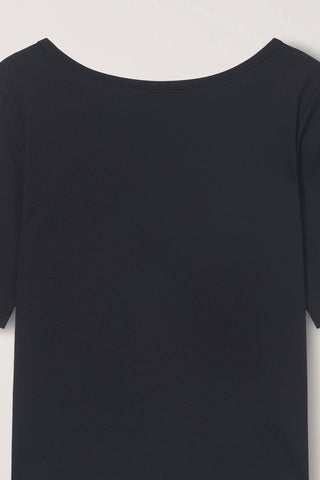 ESSENTIAL BOAT NECK T-SHIRT BLACK