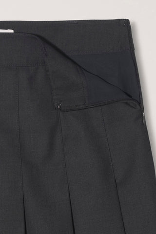 PLEATS LONG SKIRT CHARCOAL GREY