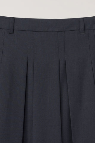 VOLUME PLEATS MIDI SKIRT CHARCOAL GREY