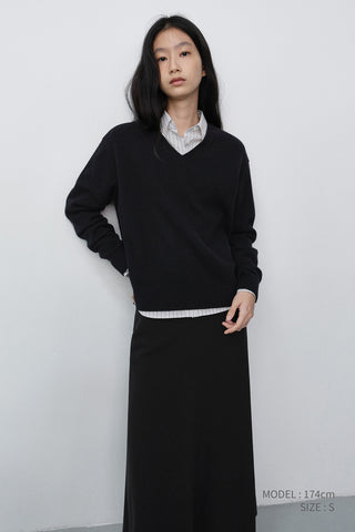 UNISEX CASHMERE V-NECK SWEATER BLACK