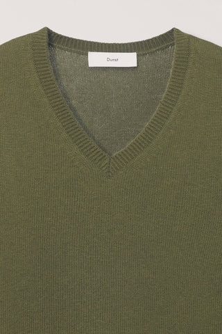 UNISEX CASHMERE V-NECK SWEATER OLIVE GREEN
