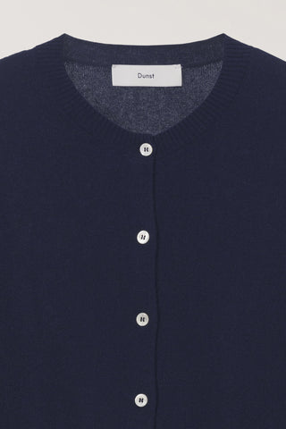 ESSENTIAL CREWNECK KNIT CARDIGAN DARK NAVY