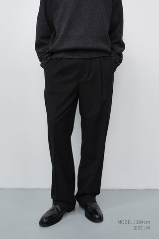 PLEATED SEMI-WIDE SLACKS BLACK