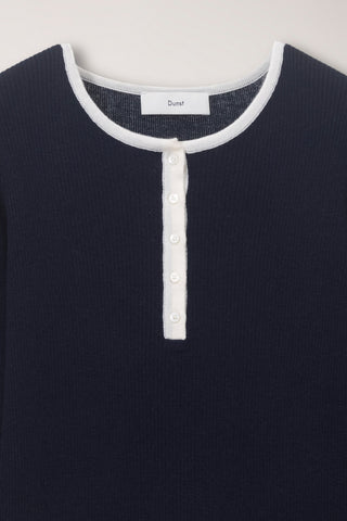 BUTTONED ROUND-NECK KNIT TOP NAVY