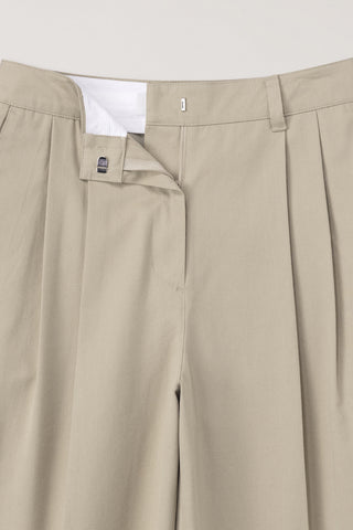 DOUBLE PLEATED CHINO SLACKS BEIGE