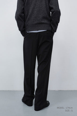 PLEATED SEMI-WIDE SLACKS BLACK