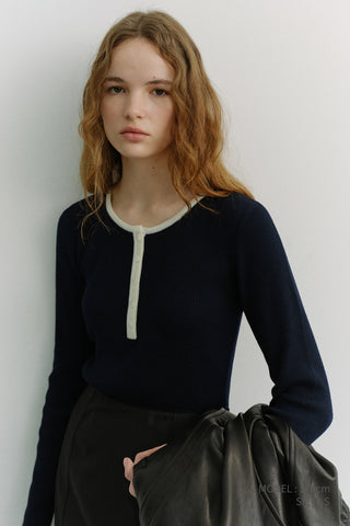 BUTTONED ROUND-NECK KNIT TOP NAVY