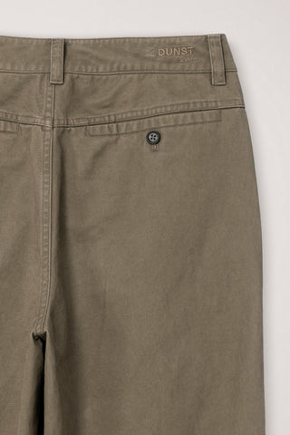 STRAIGHT CHINO SLACKS BEIGE