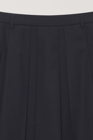 VOLUME PLEATS MIDI SKIRT BLACK