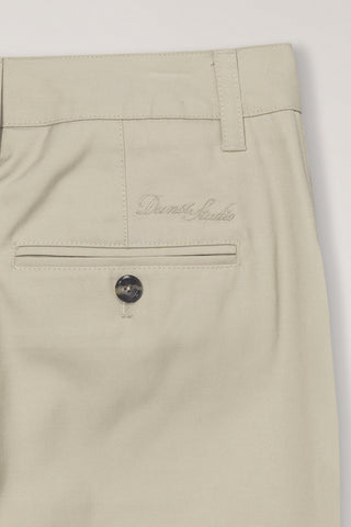 PLEATED CHINO SLACKS CLASSIC BEIGE